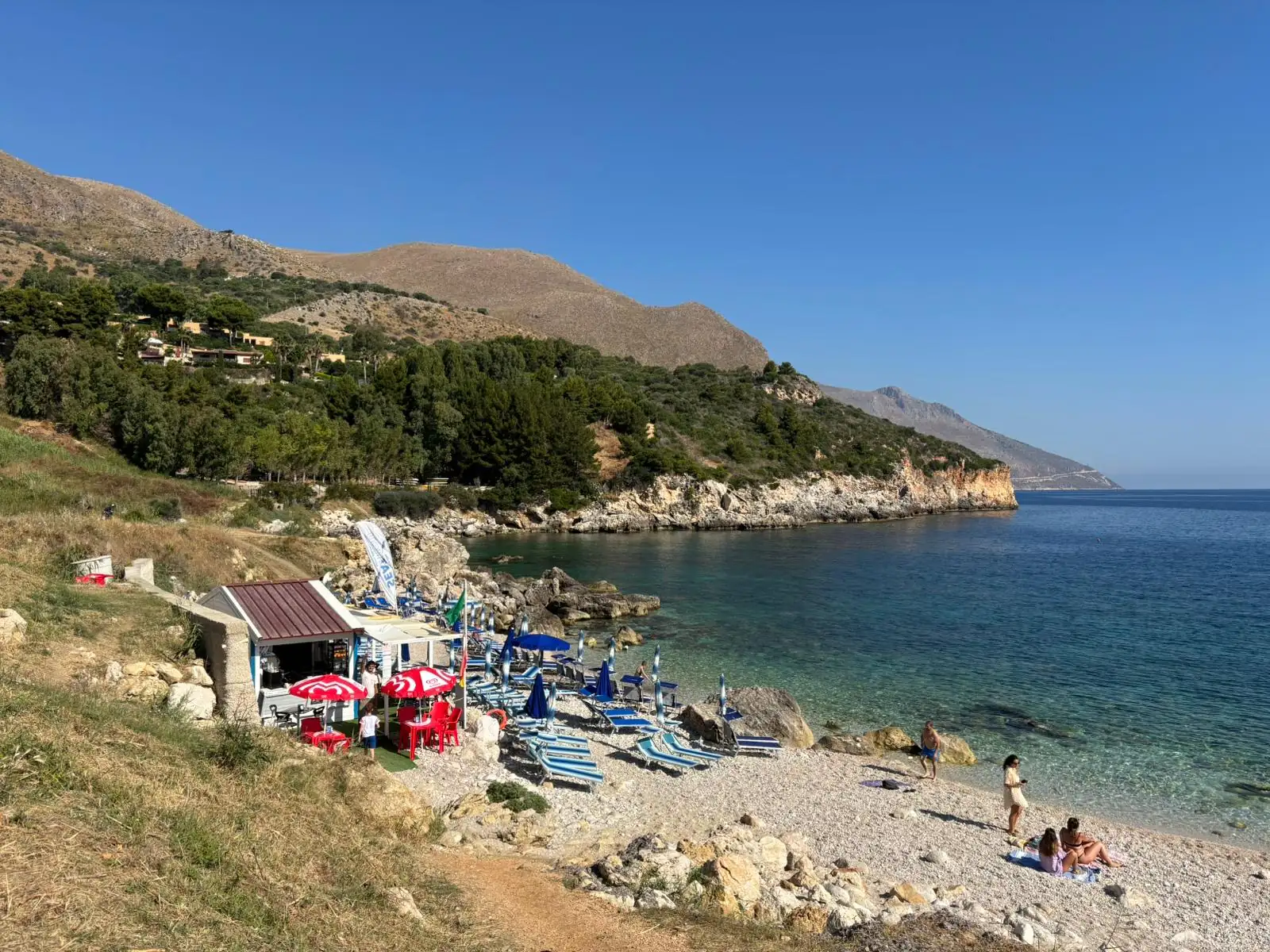 Aperitivi al tramonto sul mare