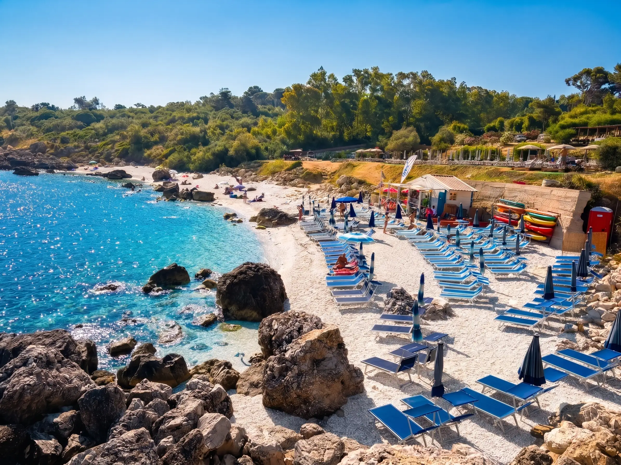 Snack bar sulla spiaggia di Cala Mazzo